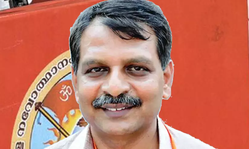 ‘പോറ്റിയെ കേറ്റിയേ...’ ഹിന്ദുവികാരം വ്രണപ്പെടുത്തിയിട്ടില്ലെന്ന് ഹിന്ദു ഐക്യവേദി; ‘ബി.ജെ.പിയും ആ പാട്ട് ഉപയോഗിച്ചിട്ടുണ്ട്...’ ‘പോറ്റിയെ കേറ്റിയേ...’ ഹിന്ദുവികാരം വ്രണപ്പെടുത്തിയിട്ടില്ലെന്ന് ഹിന്ദു ഐക്യവേദി; ‘ബി.ജെ.പിയും ആ പാട്ട് ഉപയോഗിച്ചിട്ടുണ്ട്...’