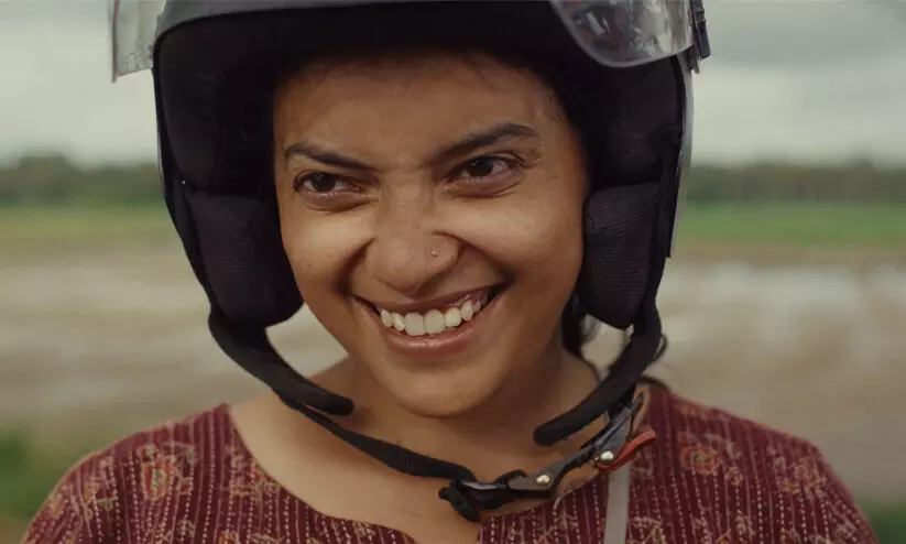 സങ്കീർണമായ മനുഷ്യബന്ധങ്ങളുടെ ആഖ്യാനവുമായി ഫാസിൽ റസാഖിന്റെ മോഹം സങ്കീർണമായ മനുഷ്യബന്ധങ്ങളുടെ ആഖ്യാനവുമായി ഫാസിൽ റസാഖിന്റെ മോഹം