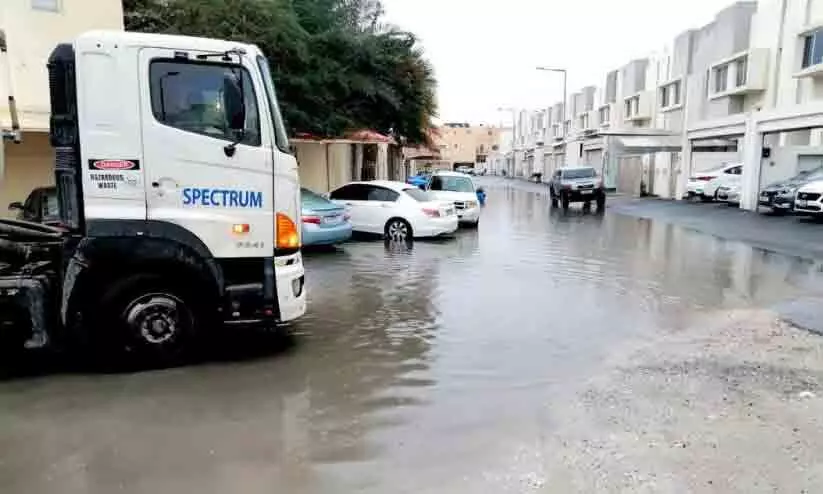 കനത്ത മഴ; ഗലാലിയിൽ റോഡിൽ വെള്ളക്കെട്ട് കനത്ത മഴ; ഗലാലിയിൽ റോഡിൽ വെള്ളക്കെട്ട്