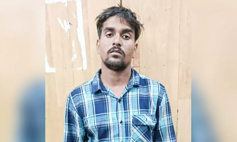 കഞ്ചാവുമായി അസം സ്വദേശി എക്സൈസിന്റെ പിടിയില് കഞ്ചാവുമായി അസം സ്വദേശി എക്സൈസിന്റെ പിടിയില്