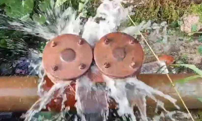 വാൽവ് തകരാറിലായി; കുടിവെള്ളം പാഴാകുന്നു വാൽവ് തകരാറിലായി; കുടിവെള്ളം പാഴാകുന്നു