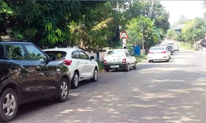 ദുരിതം സൃഷ്ടിച്ച് റെയിൽവേ ഗേറ്റുകൾ ദുരിതം സൃഷ്ടിച്ച് റെയിൽവേ ഗേറ്റുകൾ