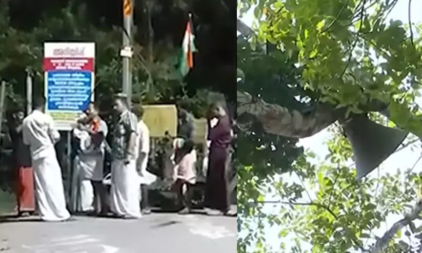 ക്ഷേത്രത്തിലെ പാട്ട് വിലക്ക്; സംഘ്പരിവാർ പ്രചാരണം വ്യാജം, മുദ്രാവാക്യം വിളിച്ചവരിൽ ലീഗുകാരില്ല, വ്യാജ പ്രചാരണങ്ങൾക്കെതിരെ യു.ഡി.എഫും ക്ഷേത്ര കമ്മിറ്റിയും ക്ഷേത്രത്തിലെ പാട്ട് വിലക്ക്; സംഘ്പരിവാർ പ്രചാരണം വ്യാജം, മുദ്രാവാക്യം വിളിച്ചവരിൽ ലീഗുകാരില്ല, വ്യാജ പ്രചാരണങ്ങൾക്കെതിരെ യു.ഡി.എഫും ക്ഷേത്ര കമ്മിറ്റിയും