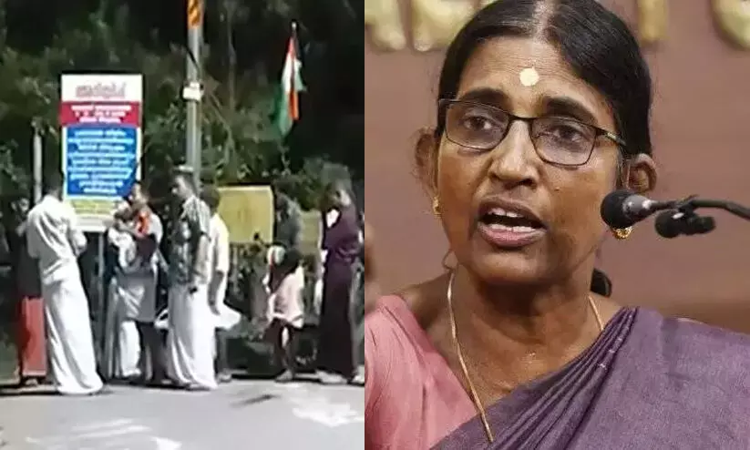 ക്ഷേത്രത്തിൽ പാട്ടു വേണ്ടെങ്കിൽ പള്ളിയിൽ ബാങ്കും വേണ്ട, നമുക്ക് ഒരുമിച്ച് നിർത്താം, ലോകം കിടുക്കി പാട്ട് വെക്കുന്നതിനോട് എനിക്ക് യോജിപ്പില്ല; ശശികല ക്ഷേത്രത്തിൽ പാട്ടു വേണ്ടെങ്കിൽ പള്ളിയിൽ ബാങ്കും വേണ്ട, നമുക്ക് ഒരുമിച്ച് നിർത്താം, ലോകം കിടുക്കി പാട്ട് വെക്കുന്നതിനോട് എനിക്ക് യോജിപ്പില്ല; ശശികല