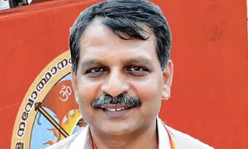 ‘പോറ്റിയെ കേറ്റിയേ...’ ഹിന്ദുവികാരം വ്രണപ്പെടുത്തിയിട്ടില്ലെന്ന് ഹിന്ദു ഐക്യവേദി; ‘ബി.ജെ.പിയും ആ പാട്ട് ഉപയോഗിച്ചിട്ടുണ്ട്...’ ‘പോറ്റിയെ കേറ്റിയേ...’ ഹിന്ദുവികാരം വ്രണപ്പെടുത്തിയിട്ടില്ലെന്ന് ഹിന്ദു ഐക്യവേദി; ‘ബി.ജെ.പിയും ആ പാട്ട് ഉപയോഗിച്ചിട്ടുണ്ട്...’