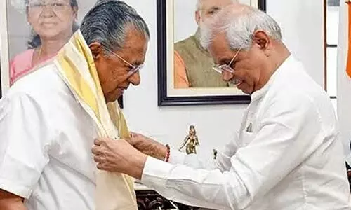 ‘ആർ.എസ്.എസ് ഓഫിസ് നിശ്ചയിച്ചാൽ അതു നടക്കും, അതെന്തായാലും പിണറായി നടത്തും’ -ഗവർണർക്ക് കീഴടങ്ങിയതിനെതിരെ ഡോ. ആസാദ്