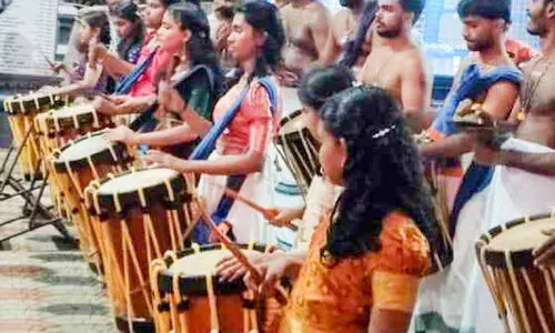 പൂനിലാര്‍ക്കാവില്‍ പഞ്ചാരി കൊട്ടിക്കയറി പെൺകൊടികൾ