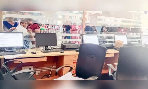 മെഡിക്കൽകോളജ് ഒ.പി ടിക്കറ്റ് കൗണ്ടറിൽ ജീവനക്കാരില്ല; വലഞ്ഞ് രോഗികൾ