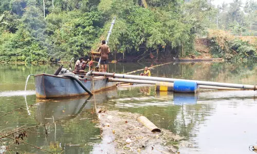 മണിമലയാറ്റിലെ മണൽ പുറ്റ് നീക്കംചെയ്യൽ; മണൽക്കൊള്ളയെന്ന പരാതിയുമായി നാട്ടുകാർ