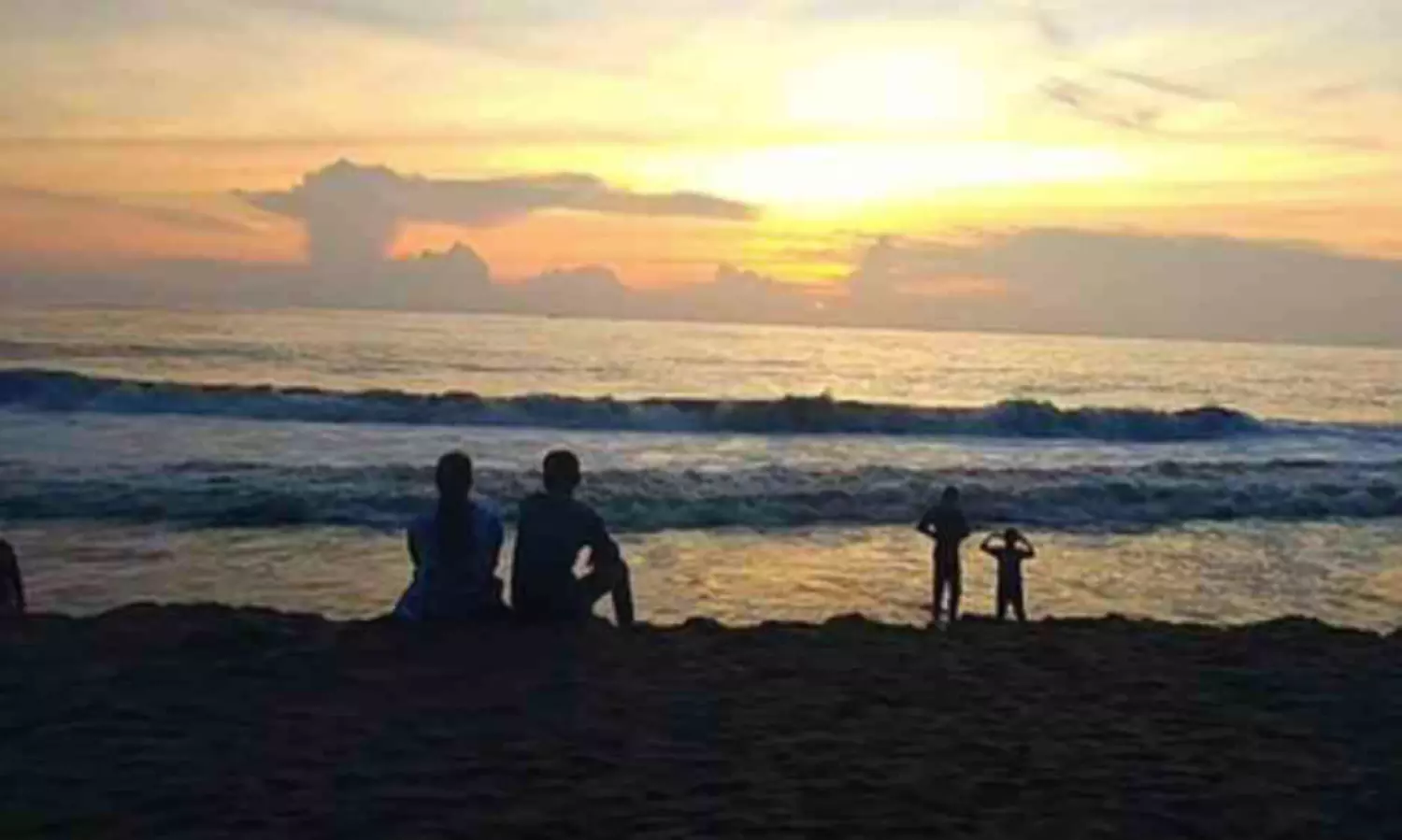 അഴീക്കോട് മുനക്കൽ മുസിരിസ് ഡോൾഫിൻ ബീച്ച് ഫെസ്റ്റിന് നാളെ കൊടിയേറും