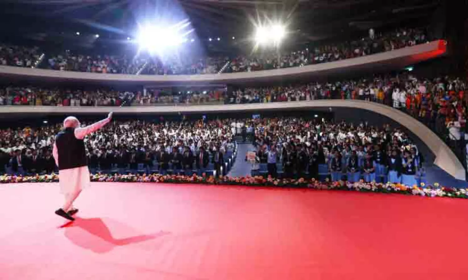 മ​സ്ക​ത്തി​ൽ മ​ല​യാ​ളം മൊ​ഴി​ഞ്ഞ് മോ​ദി