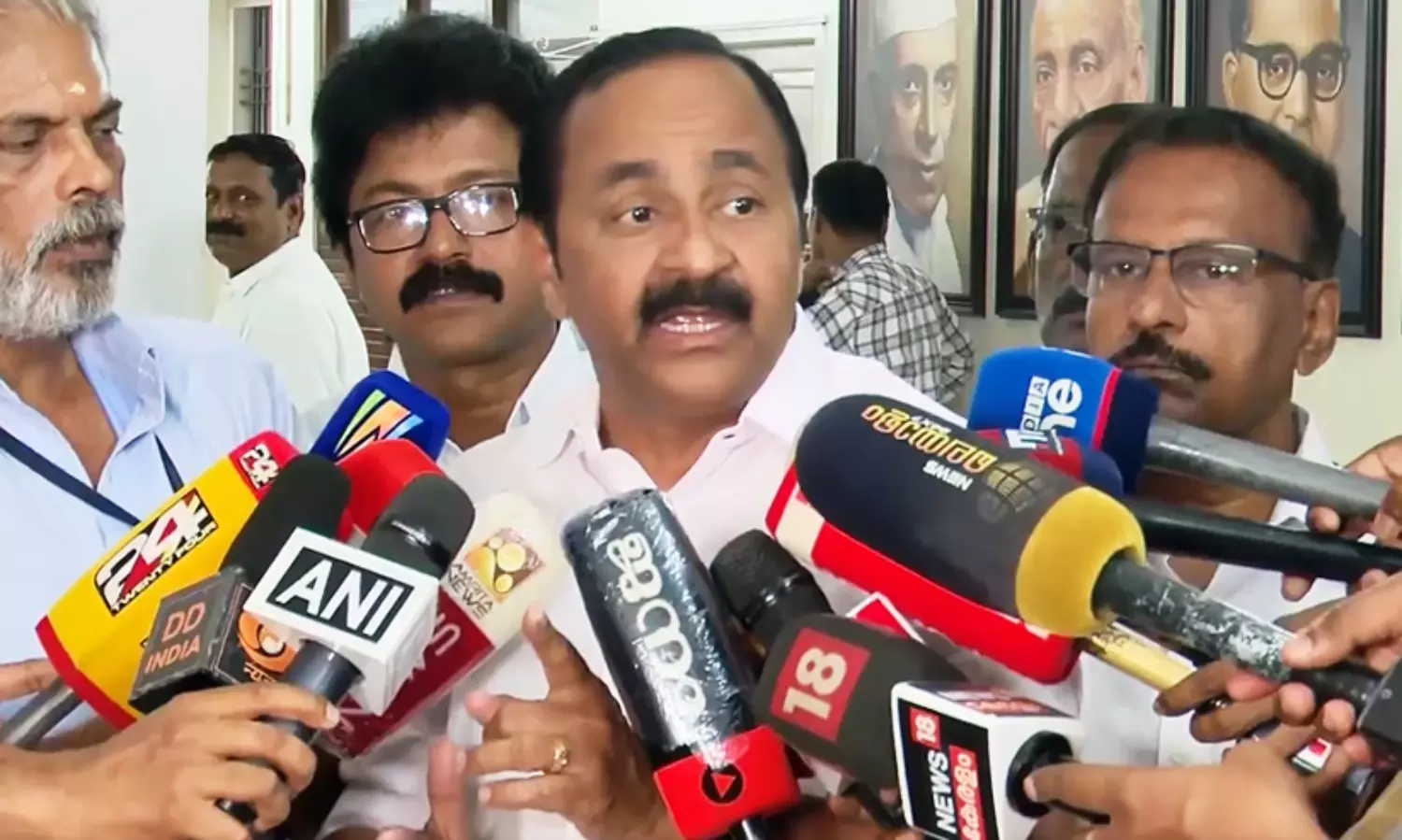 ‘സ്വർണക്കൊള്ളയിൽ കടകംപള്ളി സുരേന്ദ്രനെ ഉടൻ ചോദ്യം ചെയ്യണം’; അന്വേഷണം വന്‍തോക്കുകളിലേക്ക് എത്തിയിട്ടില്ലെന്ന് വി.ഡി. സതീശൻ