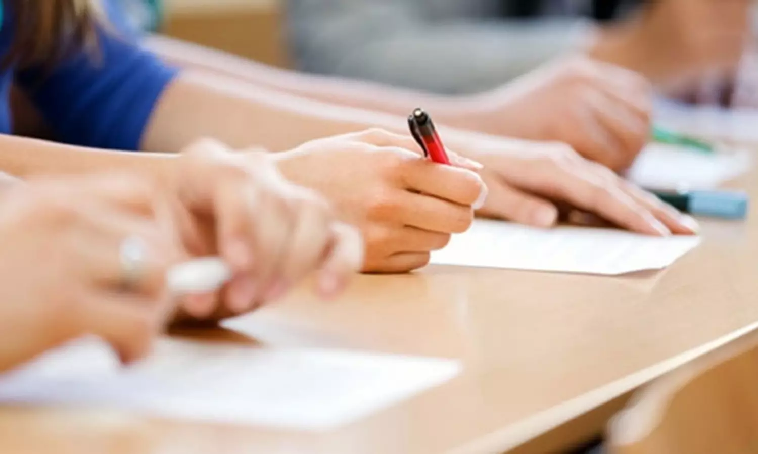 ചോദ്യം ചോർന്നു; നാളത്തെ പ്ലസ്ടു ഹിന്ദി പരീക്ഷ മാറ്റി