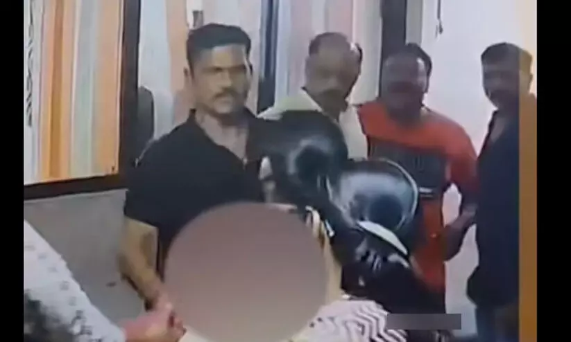 ‘ഇനി ഇവന്റെയൊന്നും കൈ സാധാരണക്കാരുടെ മേൽ പൊങ്ങരുത്, പറഞ്ഞുവിടണം’ -ജിന്റോ ജോൺ ‘ഇനി ഇവന്റെയൊന്നും കൈ സാധാരണക്കാരുടെ മേൽ പൊങ്ങരുത്, പറഞ്ഞുവിടണം’ -ജിന്റോ ജോൺ