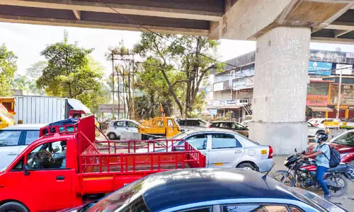 അരൂർ-തുറവൂർ ഉയരപ്പാത; നിർമാണത്തിന്​ വേഗതയേറി ഗതാഗതക്കുരുക്കിലമർന്ന്​​ ദേശീയപാത