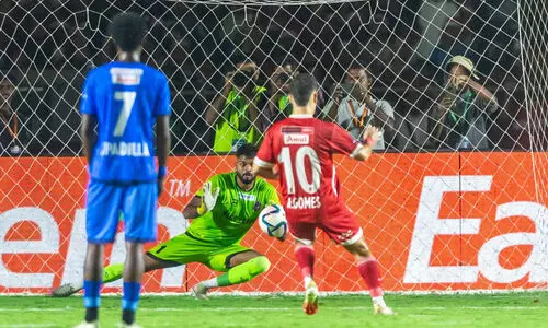 വാരിയേഴ്സ് വാരി! സൂപ്പർലീഗ് കേരള കിരീടം കണ്ണൂരിന്, തൃശൂർ എഫ്.സിയെ തോൽപിച്ചത് ഒറ്റ ഗോളിന്