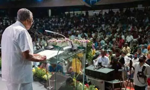 ബീഫ് എന്നാൽ അവർക്ക് ഒരു അർഥമേയുള്ളൂ, കേട്ടയുടൻ വാളെടുത്തു; ഐ.എഫ്.എഫ്.കെ സിനിമ വിലക്കിൽ മുഖ്യമന്ത്രി