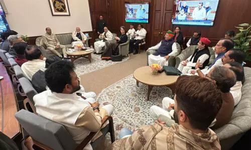 സ്പീക്കറുടെ ചായ സൽക്കാരത്തിൽ പ്രിയങ്കയോട് കേ​ര​ള​ത്തെ​യും വ​യ​നാ​ടി​നെ​യും കു​റി​ച്ച് കുശലം പറഞ്ഞ് മോദി