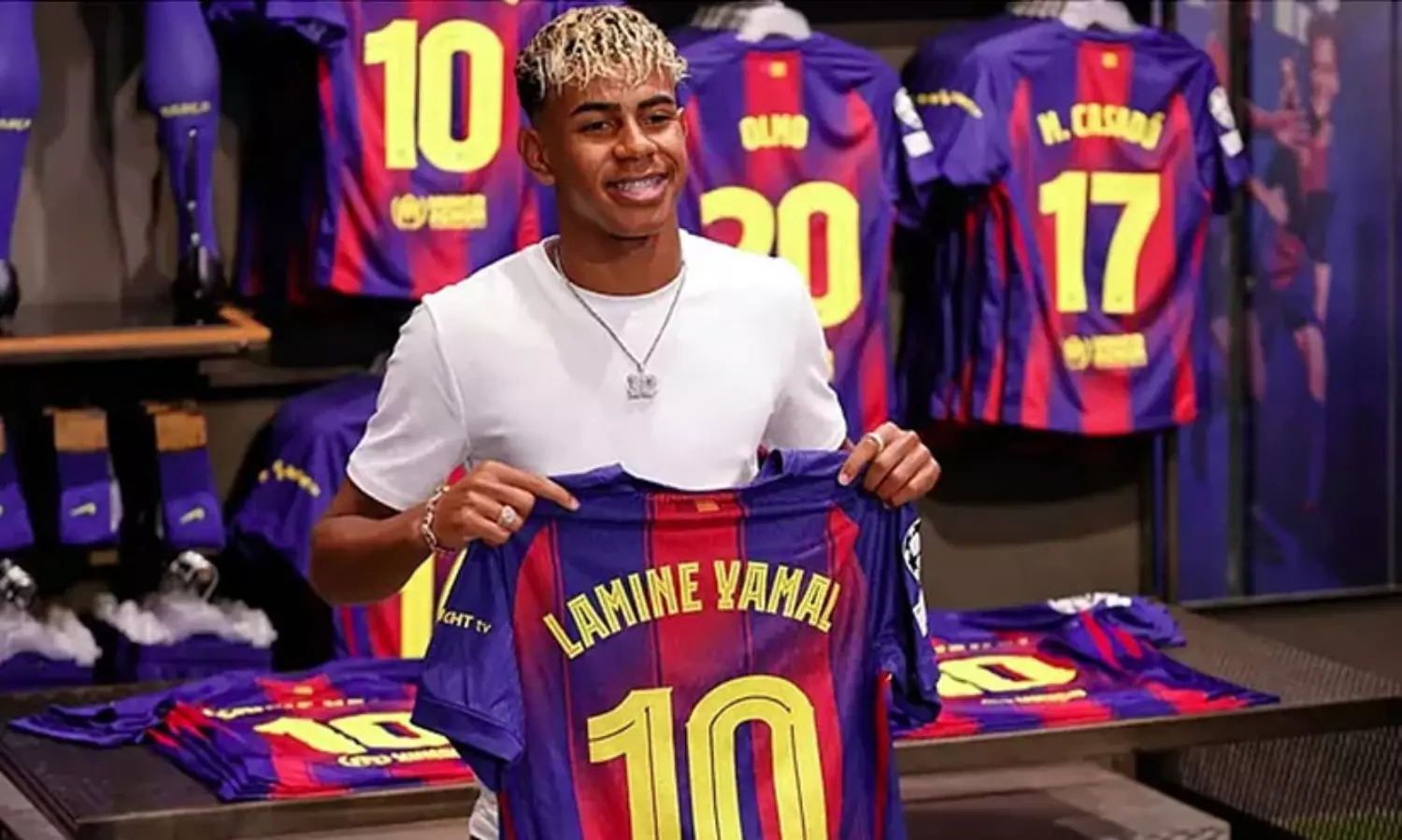 മെസ്സിയും ക്രിസ്റ്റ്യാനോയുമല്ല, യമാലാണ് താരം; ഇതിഹാസങ്ങളെ വെട്ടി ബാഴ്സ കൗമാരക്കാരൻ