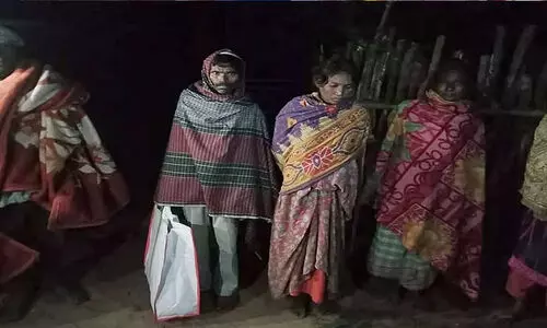 ആശുപത്രി ആംബുലൻസ് നിഷേധിച്ചു; നാല് മാസം പ്രായമുള്ള മകന്റെ മൃതദേഹം പ്ലാസ്റ്റിക് കവറിലാക്കി ആദിവാസി പിതാവ് ബസിൽ യാത്ര ചെയ്തു ആശുപത്രി ആംബുലൻസ് നിഷേധിച്ചു; നാല് മാസം പ്രായമുള്ള മകന്റെ മൃതദേഹം പ്ലാസ്റ്റിക് കവറിലാക്കി ആദിവാസി പിതാവ് ബസിൽ യാത്ര ചെയ്തു