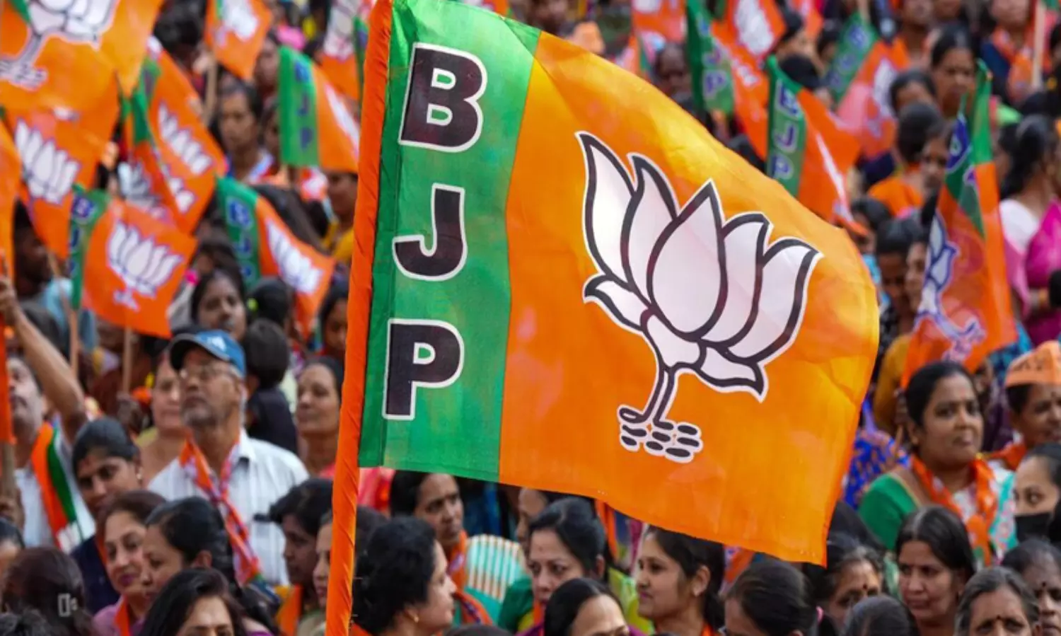 ദൈവനാമത്തോടൊപ്പം ബലിദാനികളെയും ചേർത്ത് ബി.ജെ.പി അംഗങ്ങളുടെ സത്യപ്രതിജ്ഞ;  ചട്ടലംഘനമെന്ന് പരാതി