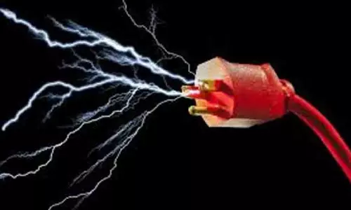 ഷാ​ർ​ജ​യി​ൽ വൈ​ദ്യു​താ​ഘാ​ത​മേ​റ്റ്​​ ര​ണ്ടു പേ​ർ മ​രി​ച്ചു