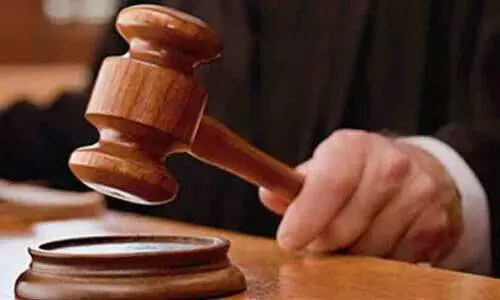 പൊ​ലീ​സ്​ ച​മ​ഞ്ഞ്​ ത​ട്ടി​പ്പ്​: പ്ര​തി​ക​ൾ പ​ണം തി​രി​കെ ന​ൽ​ക​ണ​മെ​ന്ന്​ കോ​ട​തി