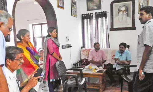 കഥ പറയുമ്പോലെ വർണമുദ്രയിൽ  എത്തിയ അതിഥി