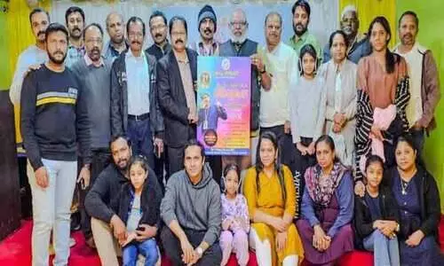 വോ​യ്സ് കു​വൈ​ത്ത് ‘വി​ശ്വ​ക​ല’ ഫ്ല​യ​ർ പ്ര​കാ​ശ​നം