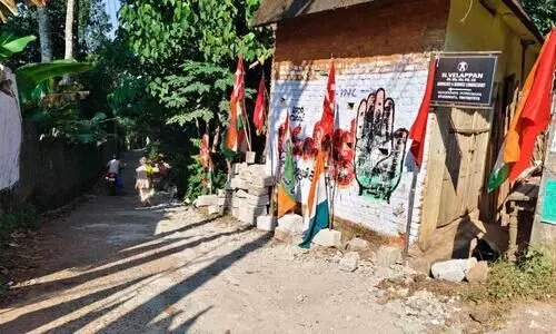 കിളിയൂര്‍-ചേലമൂട് റോഡ്: നാട്ടുകാര്‍ വീണ്ടും മതിൽ പൊളിച്ചു