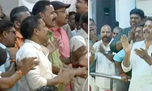 തിരുവനന്തപുരം കോർപറേഷൻ കൗൺസിൽ ഹാളിൽ ഗണഗീതം ആലപിച്ച് ബി.ജെ.പി പ്രവർത്തകർ