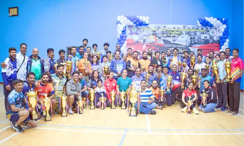 ആ​വേ​ശ​ക​ര​മാ​യി അ​ജ്പാ​ക് ബാ​ഡ്മി​ൻ​റ​ൺ ടൂ​ർ​ണ​മെ​ന്റ്