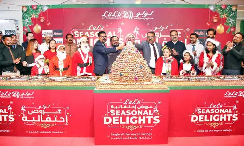 ലു​ലു ഹൈ​പ്പ​ർ​മാ​ർ​ക്ക​റ്റി​ൽ ‘സീ​സ​ണ​ൽ ഡി​ലൈ​റ്റ്സ്’ ആ​ഘോ​ഷം