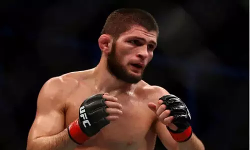 മു​ൻ യു.​എ​ഫ്.​സി ചാ​മ്പ്യ​ൻ ഖ​ബീ​ബ് മ​സ്ക​ത്തി​ലെ​ത്തി