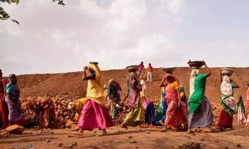 തൊഴിലുറപ്പ് പദ്ധതി; പ്രശ്നം പേരുമാറ്റം മാത്രമോ?; തൊഴിലവകാശങ്ങൾക്ക് മേൽ കടന്നുകയറുന്ന കേന്ദ്രം