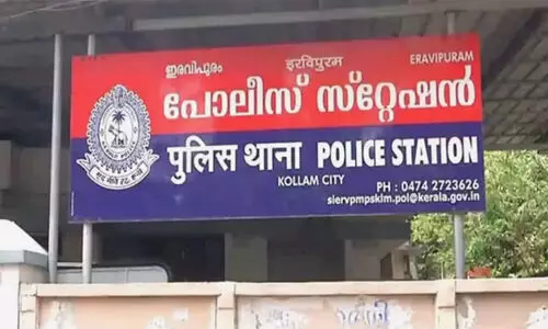 വാഴയിലയിൽ അവലും മലരും പഴവുമായി സ്റ്റേഷനിലെത്തി ‘നിന്നെ ഞാൻ ശരിയാക്കു’മെന്ന് എസ്.ഐയെ ഭീഷണിപ്പെടുത്തി; സി.പി.എം നേതാവായ മുൻ കൗൺസിലർക്കെതിരെ അന്വേഷണം