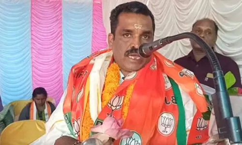 അയ്യപ്പന്റെയും പൂജപ്പുരേശ്വരന്റെയും നാമങ്ങളിൽ സത്യപ്രതിജ്ഞ ചെയ്ത് ബി.ജെ.പി അംഗങ്ങൾ, ഒപ്പം വിവാദം അയ്യപ്പന്റെയും പൂജപ്പുരേശ്വരന്റെയും നാമങ്ങളിൽ സത്യപ്രതിജ്ഞ ചെയ്ത് ബി.ജെ.പി അംഗങ്ങൾ, ഒപ്പം വിവാദം