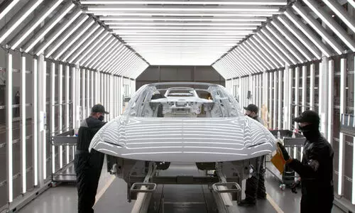 സൗദിയിൽ പൂർണതോതിലുള്ള വാഹന നിർമാണത്തിനൊരുങ്ങി ലൂസിഡ് മോട്ടോഴ്സ് സൗദിയിൽ പൂർണതോതിലുള്ള വാഹന നിർമാണത്തിനൊരുങ്ങി ലൂസിഡ് മോട്ടോഴ്സ്