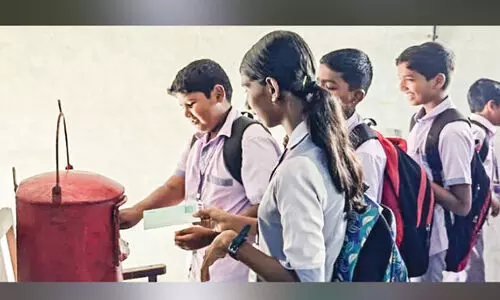 കാത്തിരിക്കുന്നു, പ്രിയ സുഹൃത്തിന്റെ കത്തിനായി ഹൃദയപൂർവം കാത്തിരിക്കുന്നു, പ്രിയ സുഹൃത്തിന്റെ കത്തിനായി ഹൃദയപൂർവം