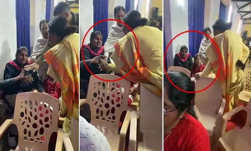 ക്രിസ്മസ് ആഘോഷത്തിനിടെ ബി.ജെ.പി നേതാവ് കാഴ്ചയില്ലാത്ത യുവതിയെ കൈ​യേറ്റം ചെയ്തു; അക്രമം മതംമാറ്റുന്നതായി ആരോപിച്ച്