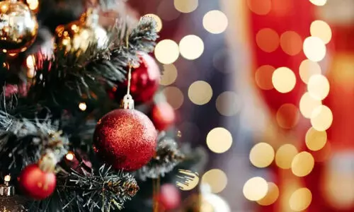 ക്രി​സ്​​മ​സി​നെ വ​ര​വേ​ൽ​ക്കാ​ൻ ഒ​രു​ങ്ങി വി​ശ്വാ​സി​ക​ൾ