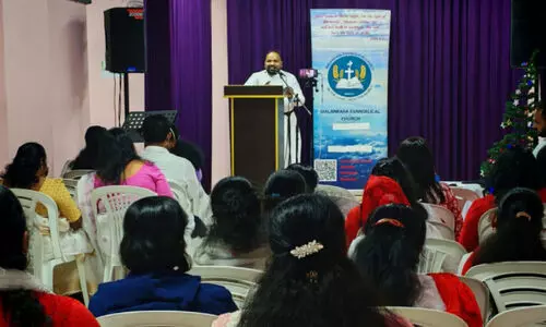 കാ​ർ​മേ​ൽ മ​ല​ങ്ക​ര ഇ​വാ​ഞ്ച​ലി​ക്ക​ൽ  ഇ​ട​വ​ക ക്രി​സ്മ​സ് ക​രോ​ൾ