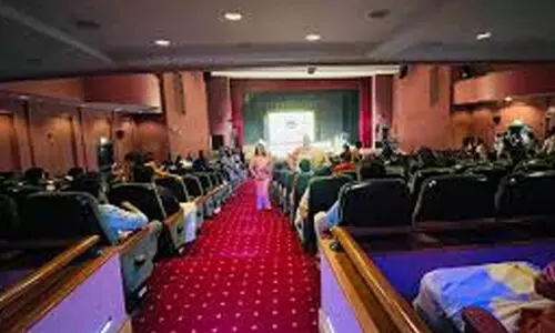 ‘വെ​ള്ളി​ ന​ക്ഷ​ത്ര​മേ നി​ന്നെ നോ​ക്കി’ 27ന് ​അ​ജ്മാ​നി​ൽ