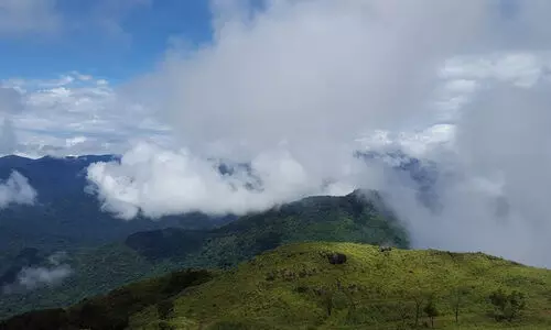 പൊന്മുടി കാത്തിരിക്കുന്നു; കോടമഞ്ഞി​ന്റെ കുളിരണിയിപ്പിക്കാൻ...