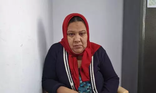 മകന്റെ വിദ്യാഭ്യാസത്തിനും ഭർത്താവിന്റെ ചികിത്സക്കും പണമില്ല; വിവാഹ വേദികളിലെത്തി മോഷണം, കോളജ് പ്രഫസർ അറസ്റ്റിൽ