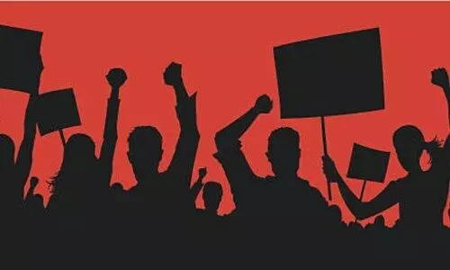 ബം​ഗ്ലാ​ദേ​ശ് ന്യൂ​ന​പ​ക്ഷ​വി​രു​ദ്ധ അ​ക്ര​മം: ബംഗാളിൽ സം​ഘ്പ​രി​വാ​ർ പ്രക്ഷോഭം