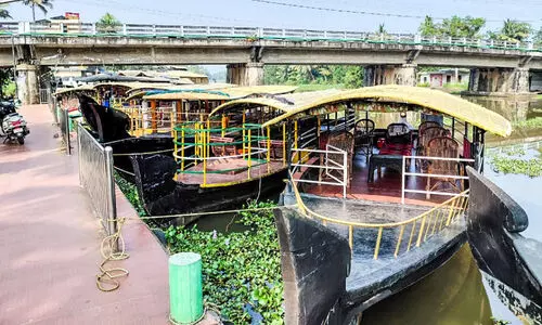 വിനോദ സഞ്ചാരികൾ കുറവ്; കായൽ ടൂറിസം പ്രതിസന്ധിയിൽ