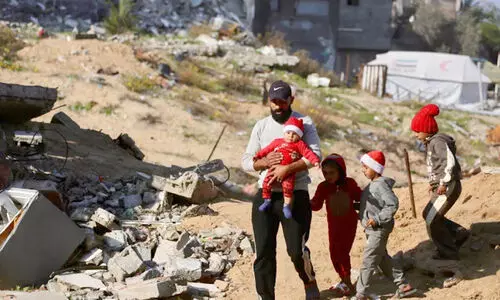 ബോംബുകളുടെ കാതടപ്പിക്കുന്ന ശബ്ദം, തലക്ക് മുകളിൽ ഡ്രോണുകളുടെ ഇരമ്പം... ക്രിസ്മസിനും ഗസ്സയിൽ ആക്രമണം തുടർന്ന് ഇസ്രായേൽ