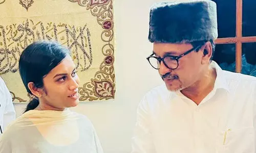 സീനിയറും യോഗ്യരുമായ പലരും ഉണ്ടായിട്ടും എന്നെയാണ് തങ്ങൾ പ്രഖ്യാപിച്ചത്, അച്ചൻ പറഞ്ഞ കഥകളൊക്കെ യാഥാർത്ഥ്യമായതായി ഇന്ന് അനുഭവിക്കുന്നു... -അഡ്വ. എ.പി. സ്മിജി