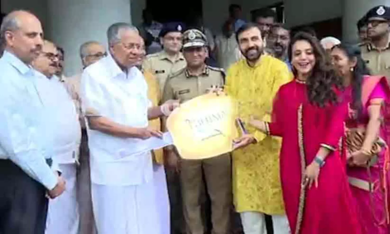 മുഖ്യമന്ത്രിയും ഉണ്ണിക്കൃഷ്ണന്‍ പോറ്റിയും ഒരുമിച്ചുള്ള ദൃശ്യങ്ങൾ പുറത്ത്